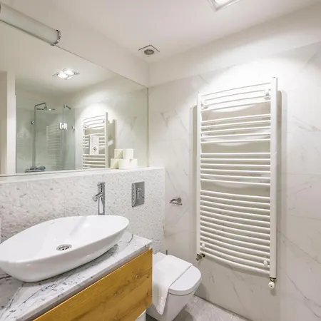 Charming & Elegant Grand Next To The Fashion St' *